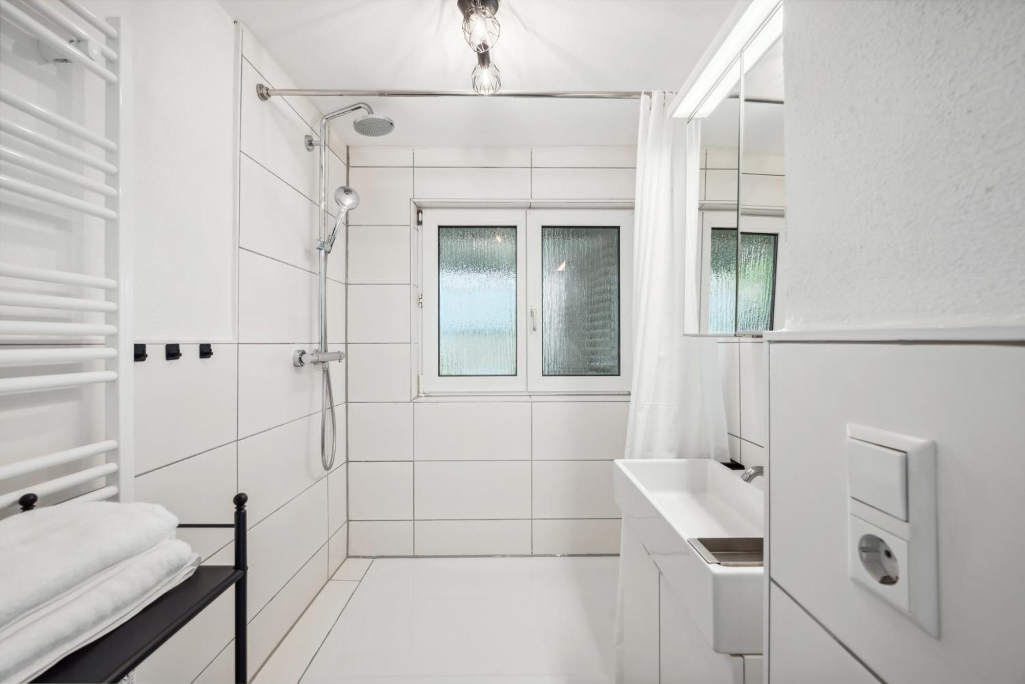Malu Rooms - Ruhige Lage, Erdgeschoss, Smarttv, Netflix, 24H Checkin, Ludwigsburg Exterior foto