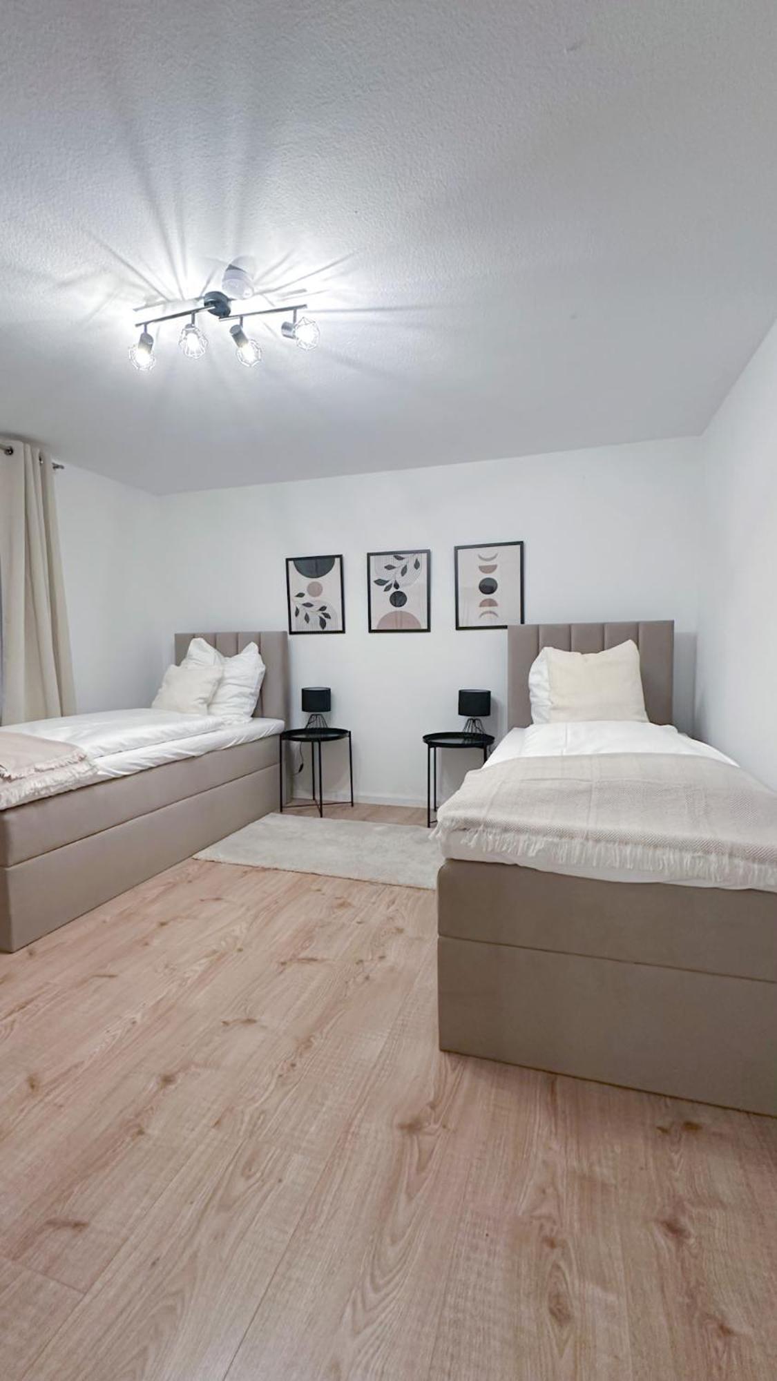 Malu Rooms - Ruhige Lage, Erdgeschoss, Smarttv, Netflix, 24H Checkin, Ludwigsburg Exterior foto
